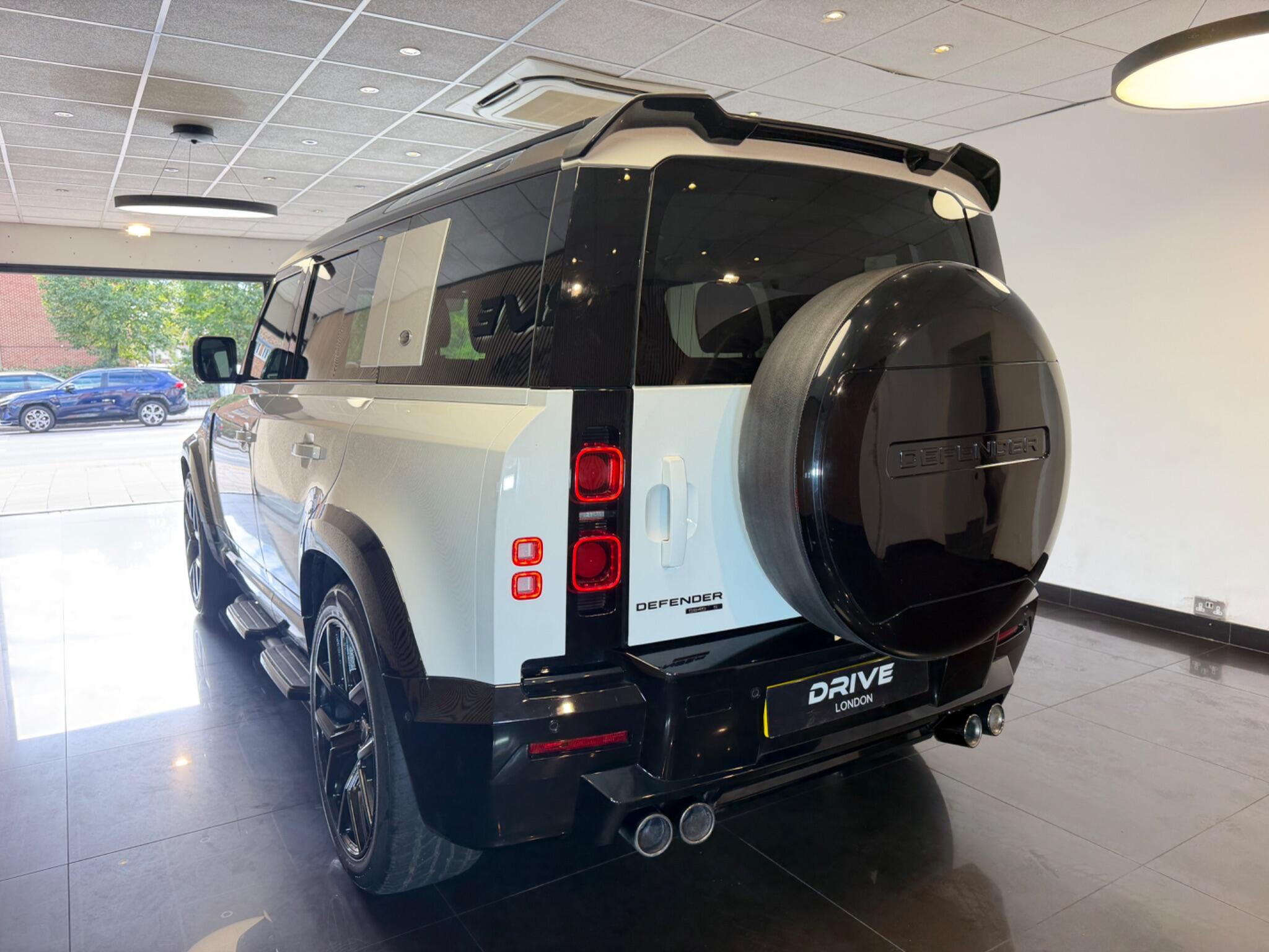 Land Rover Defender 110
